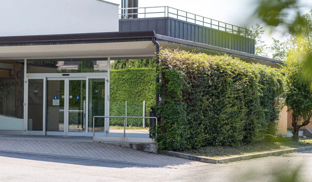 header card bg-image-3