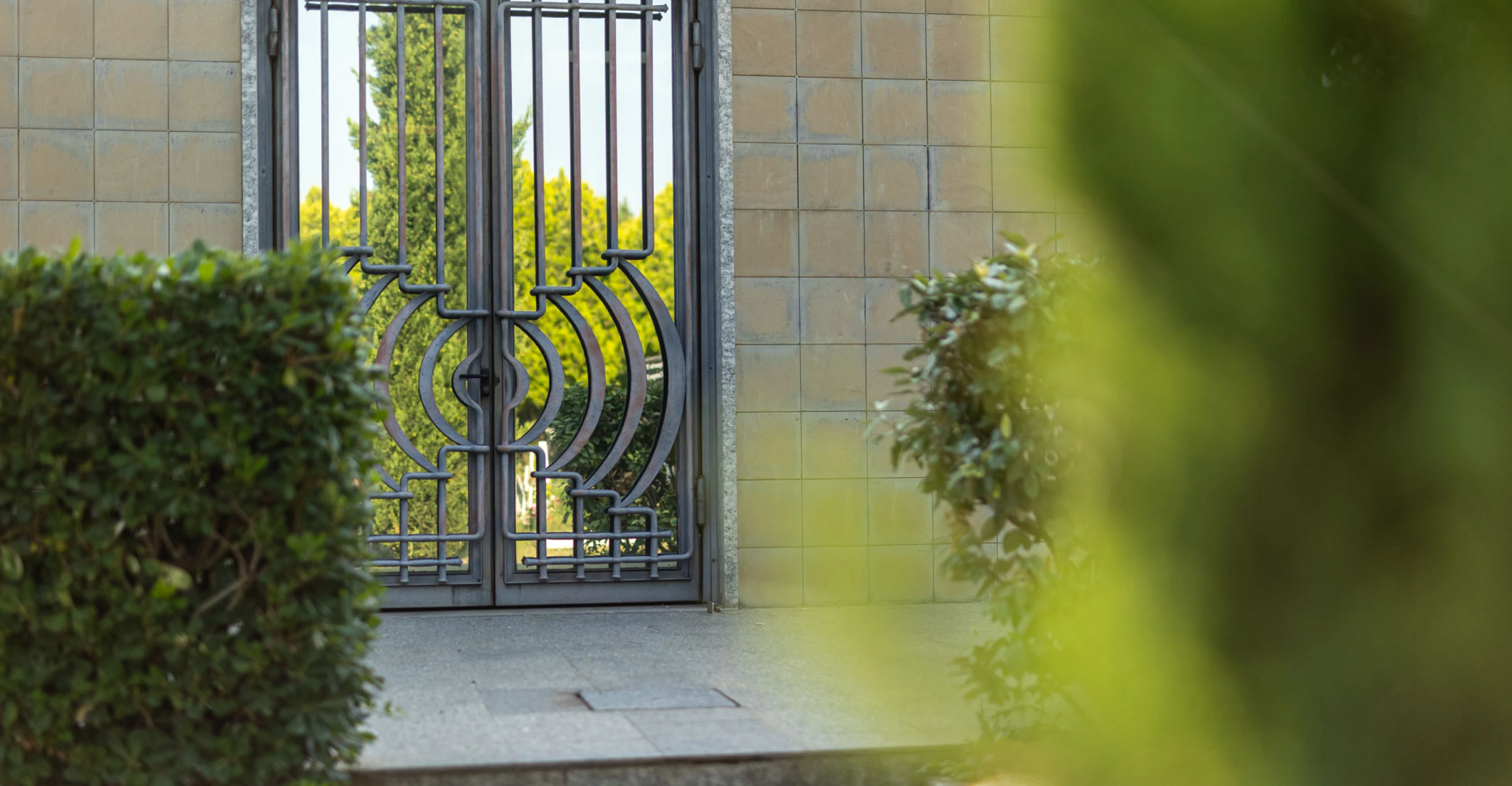 cancello struttura crematorio