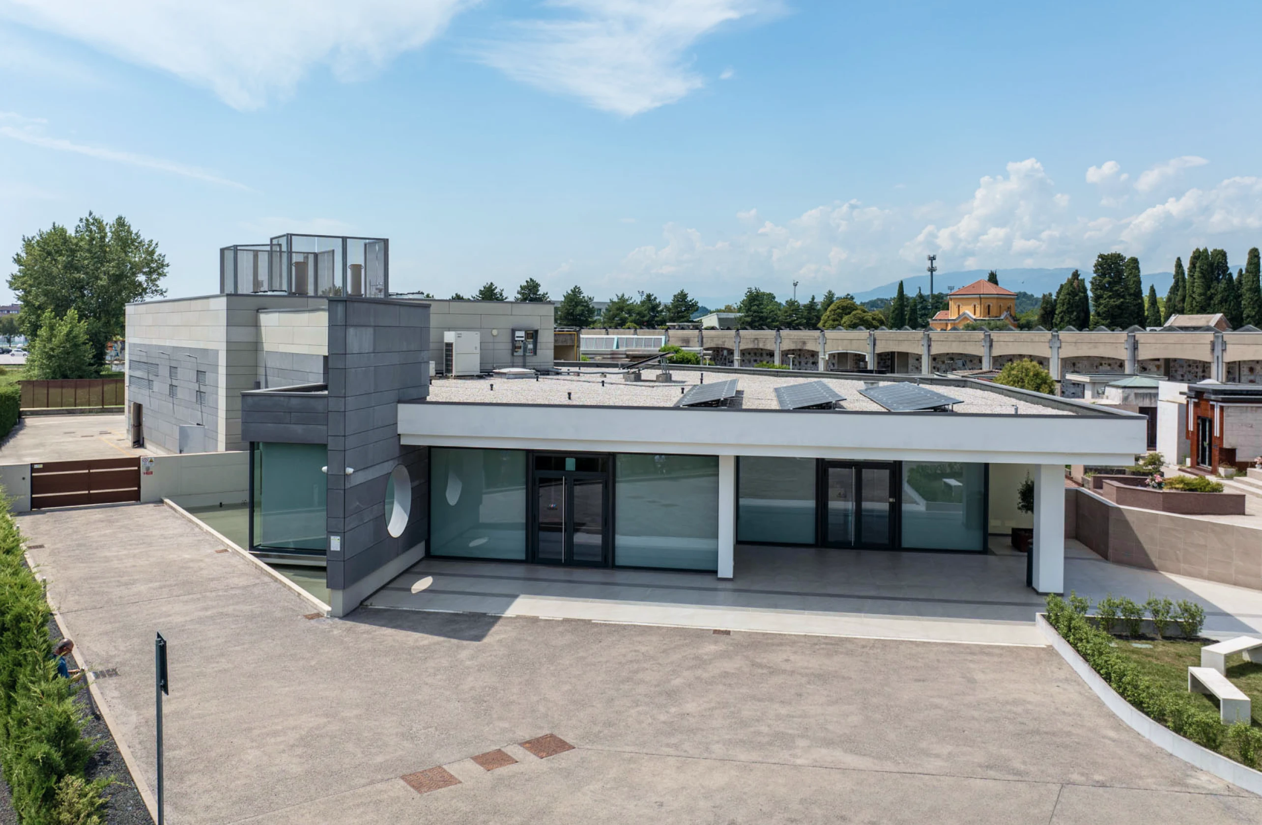 tempio Crematorio di Conegliano inquadratura con drone
