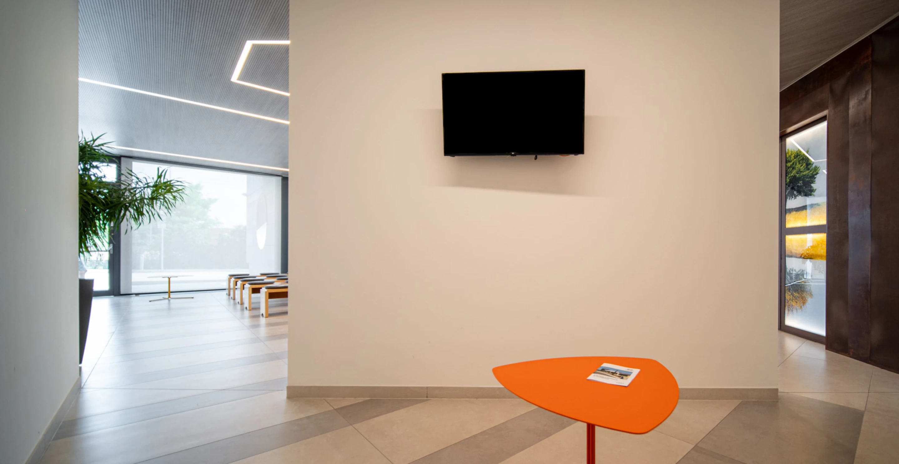 spazio intimo d’ingresso a sala del commiato di Conegliano